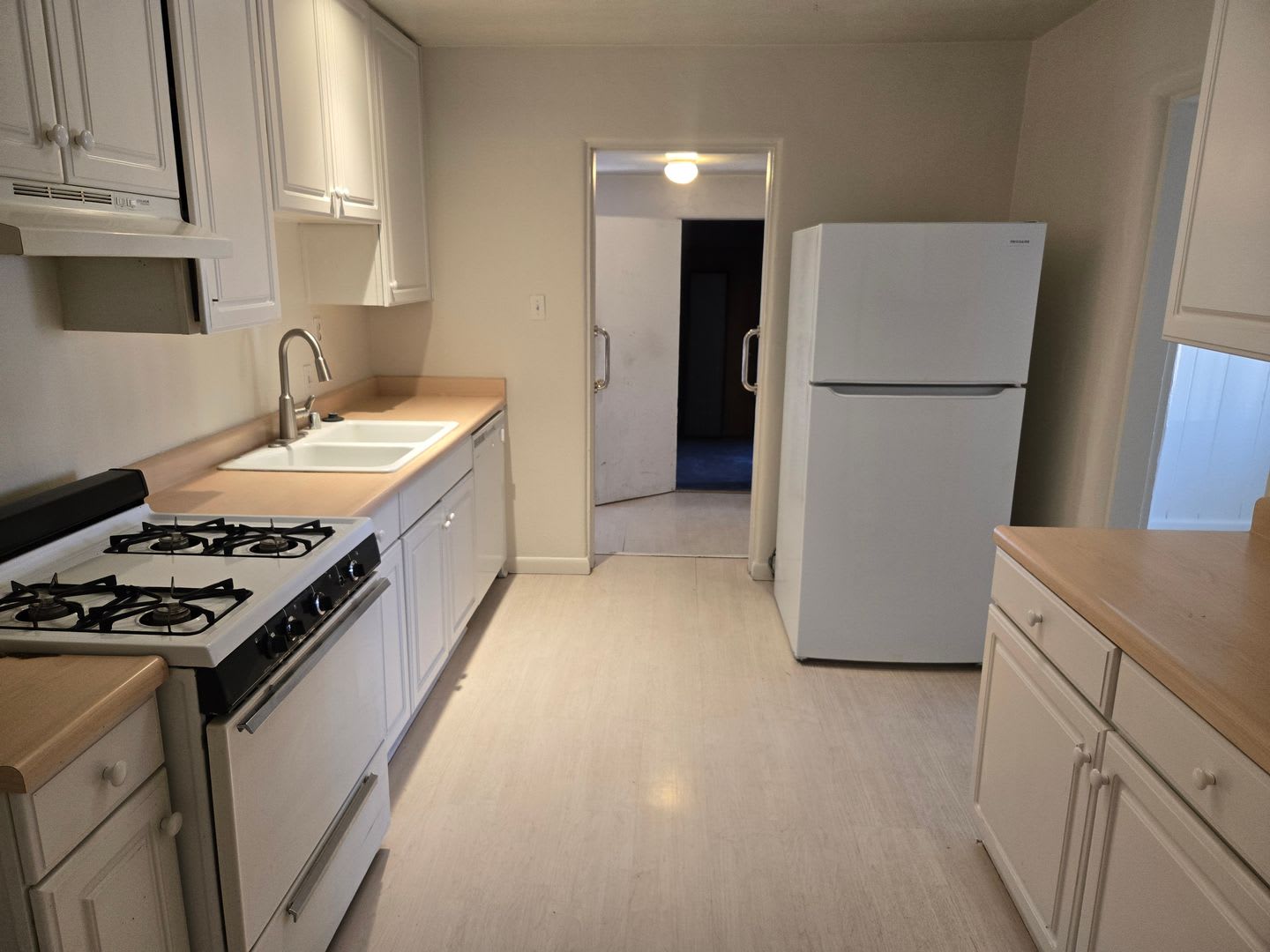 3 Bedroom 2 bathroom minutes from UNM and local shopping – photo 3