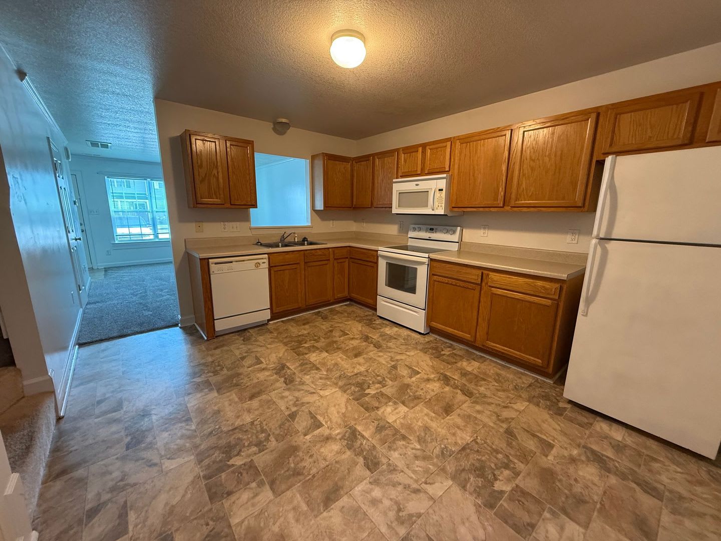 Nice 2 bedroom, 1.5 bath Townhouse – photo 3