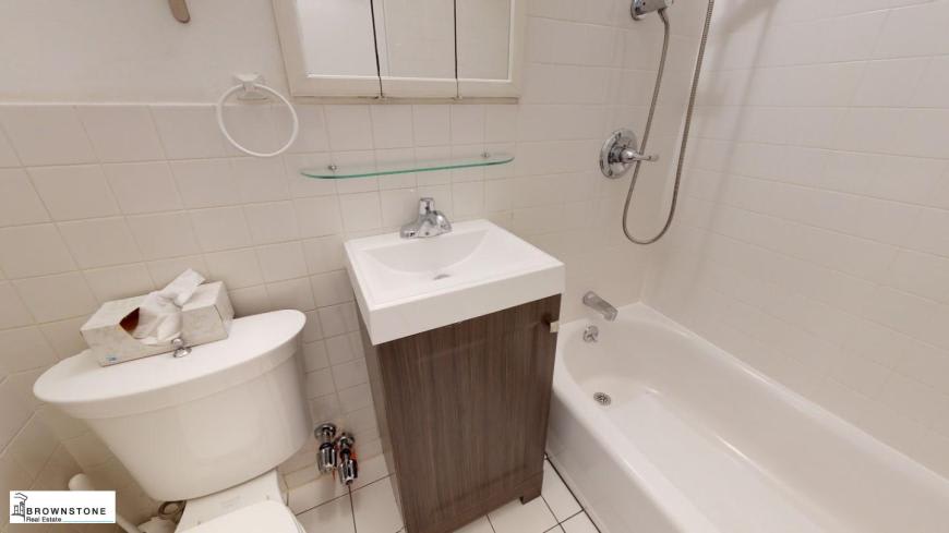 471 HENRY ST. – photo 5