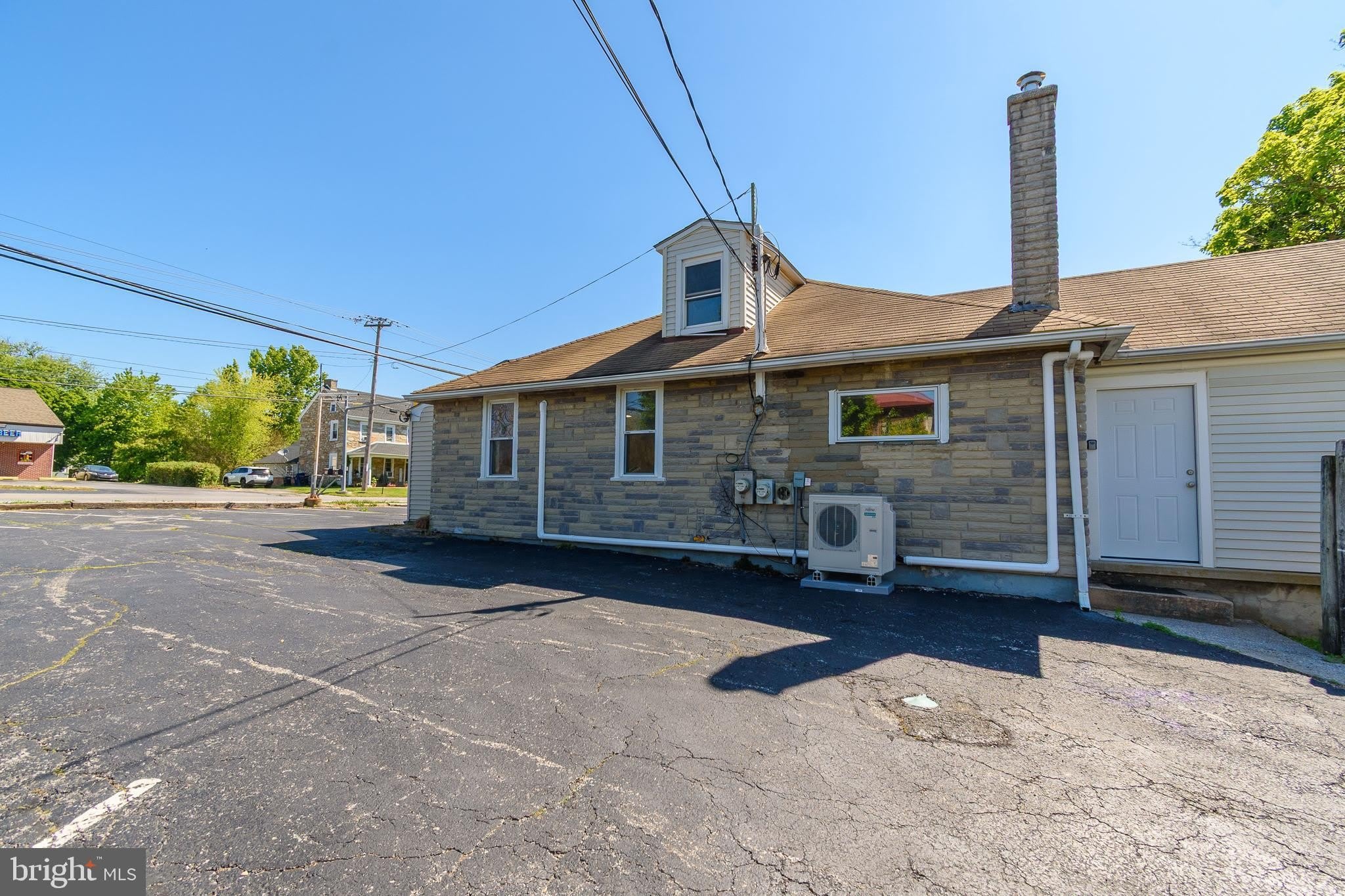 1092 W Lincoln Highway – photo 5