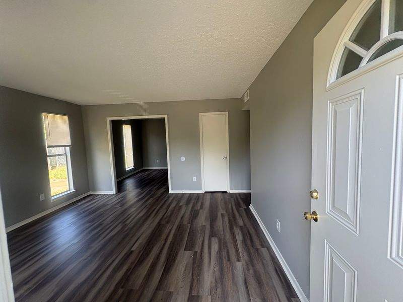 4401 Howardcrest Dr – photo 3