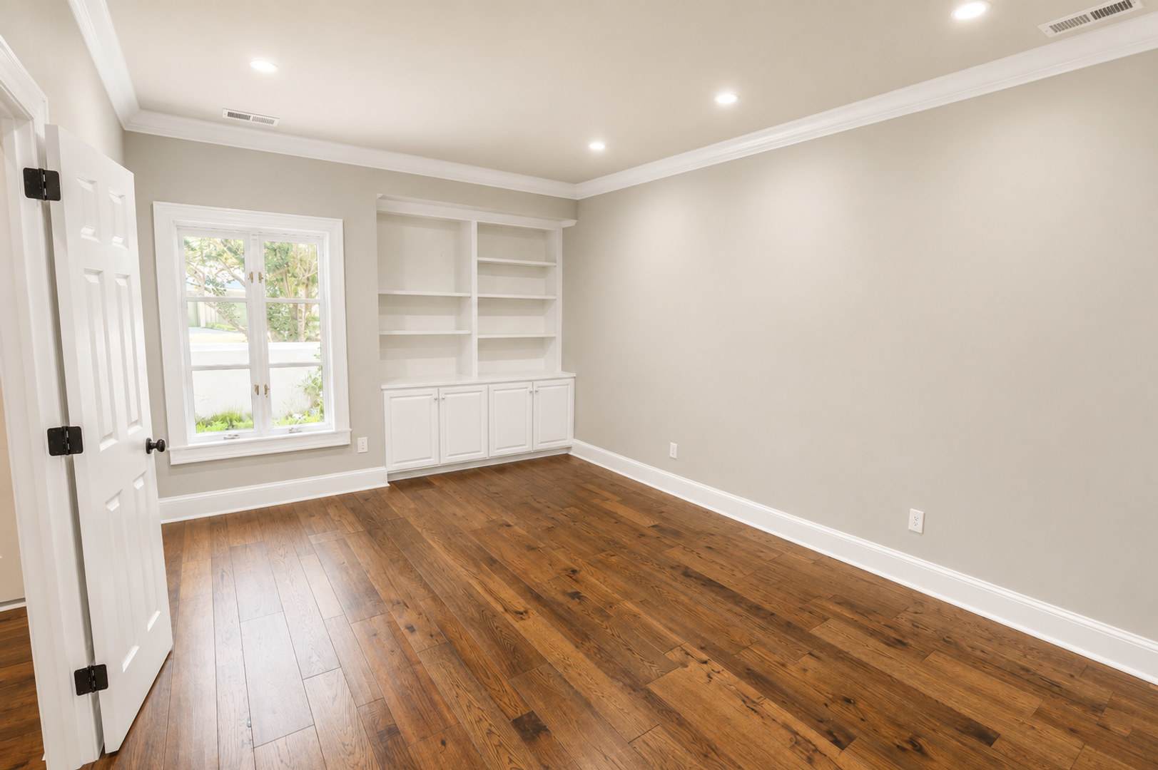Available Furnished Or Unfurnished Elegant 3 Bedroom Home With Two Car Garage In Landfall Community Available June 2027 To January 2028 – photo 5