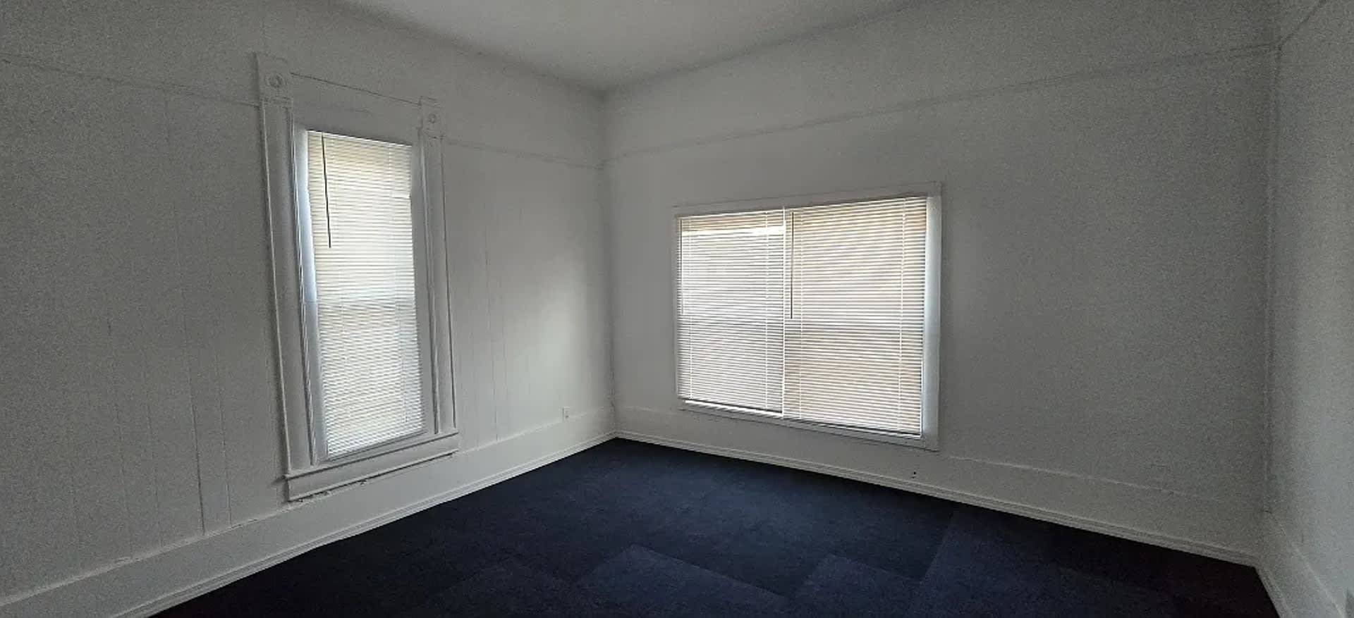 1050 W State St – photo 4