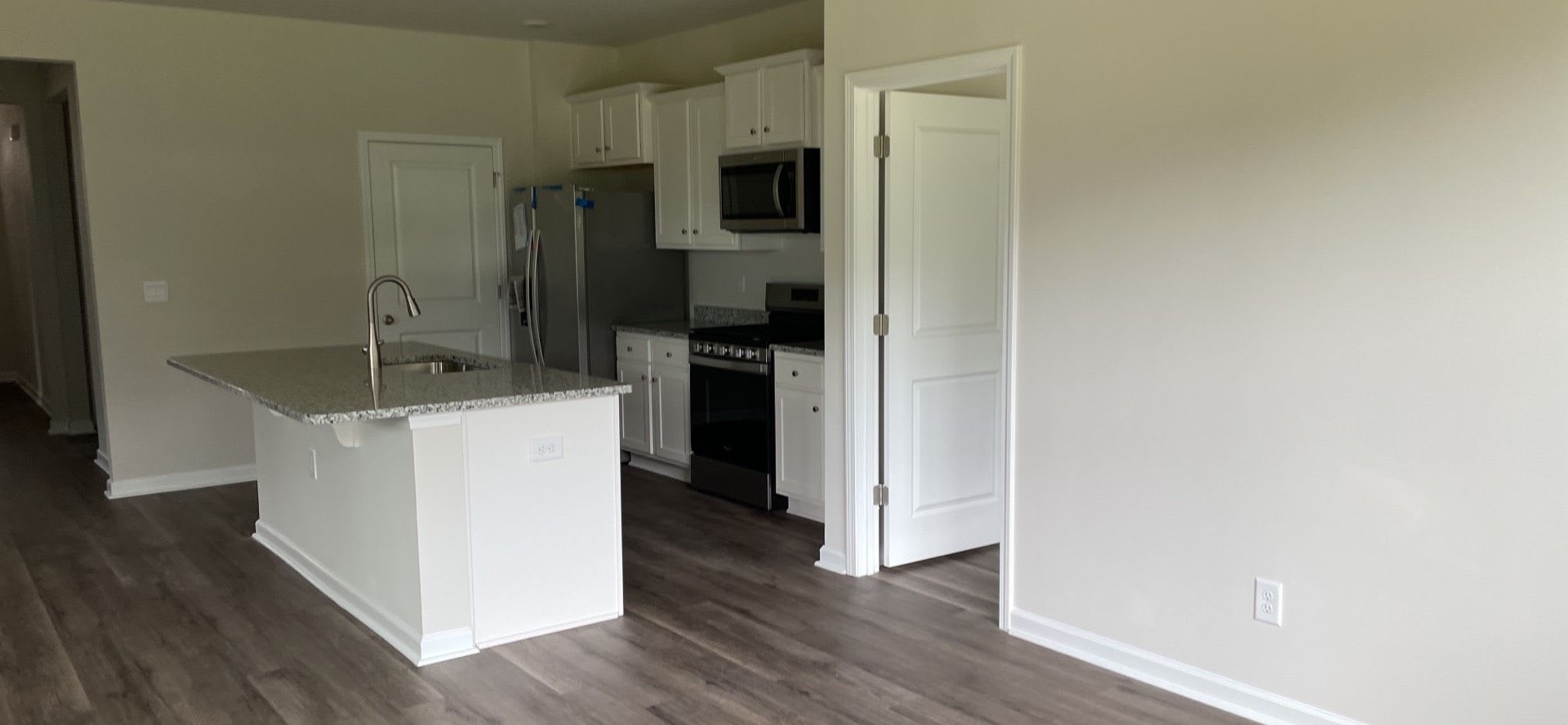 Reduced! New build 3 bedroom/2 bath home in the Parks – photo 2