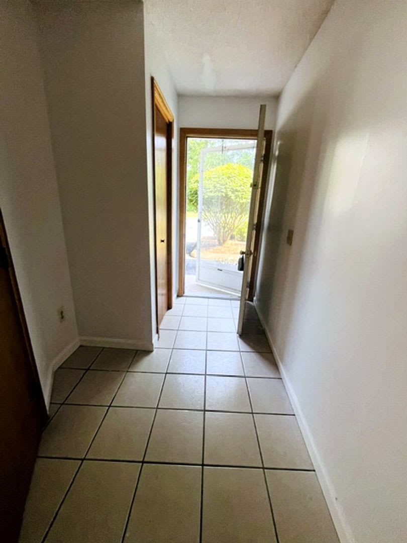For Rent 2 bedroom, 1 bath – photo 4