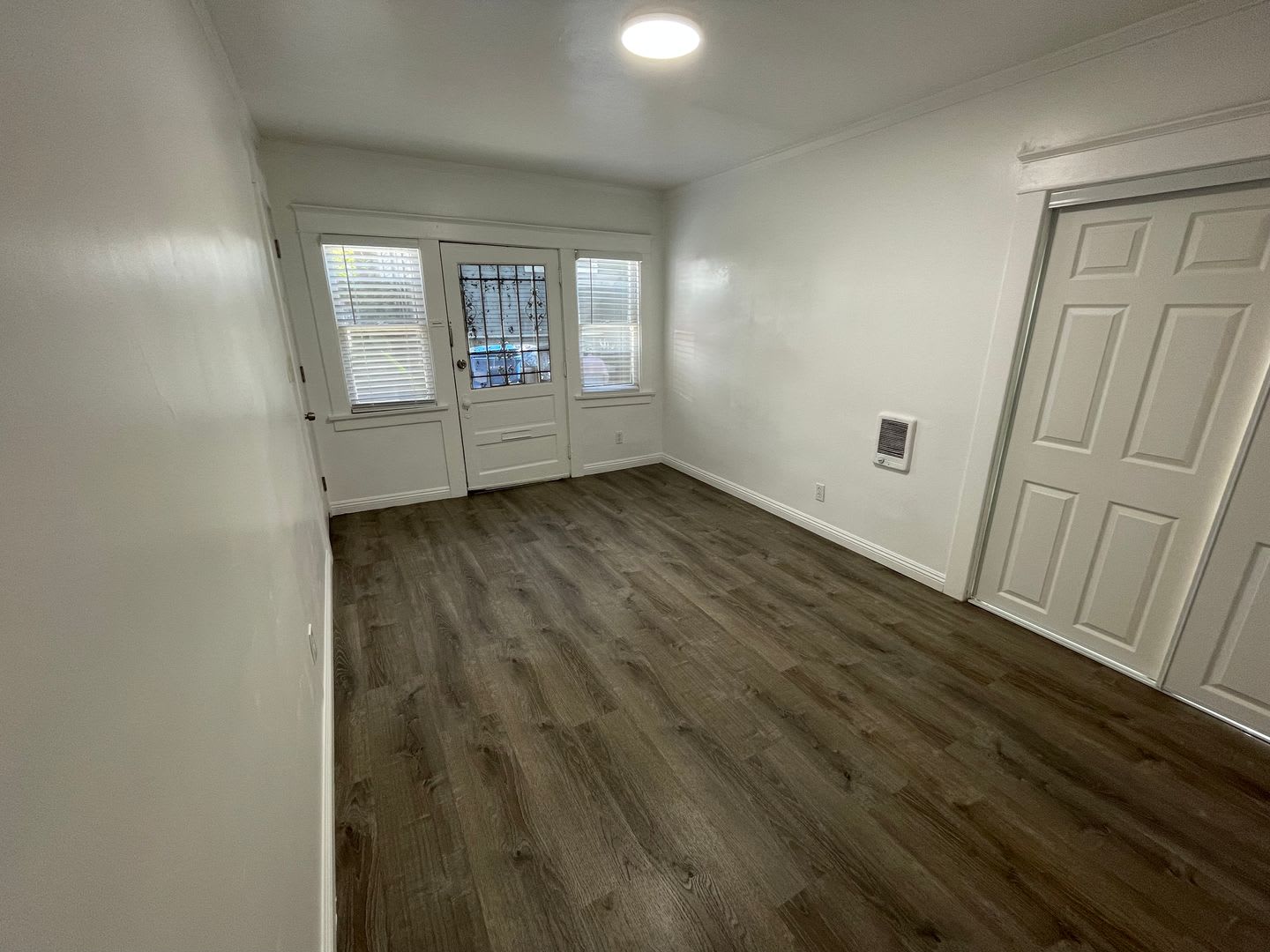 Lower 1 Bedroom Backhouse near Downtown Long Beach – photo 2