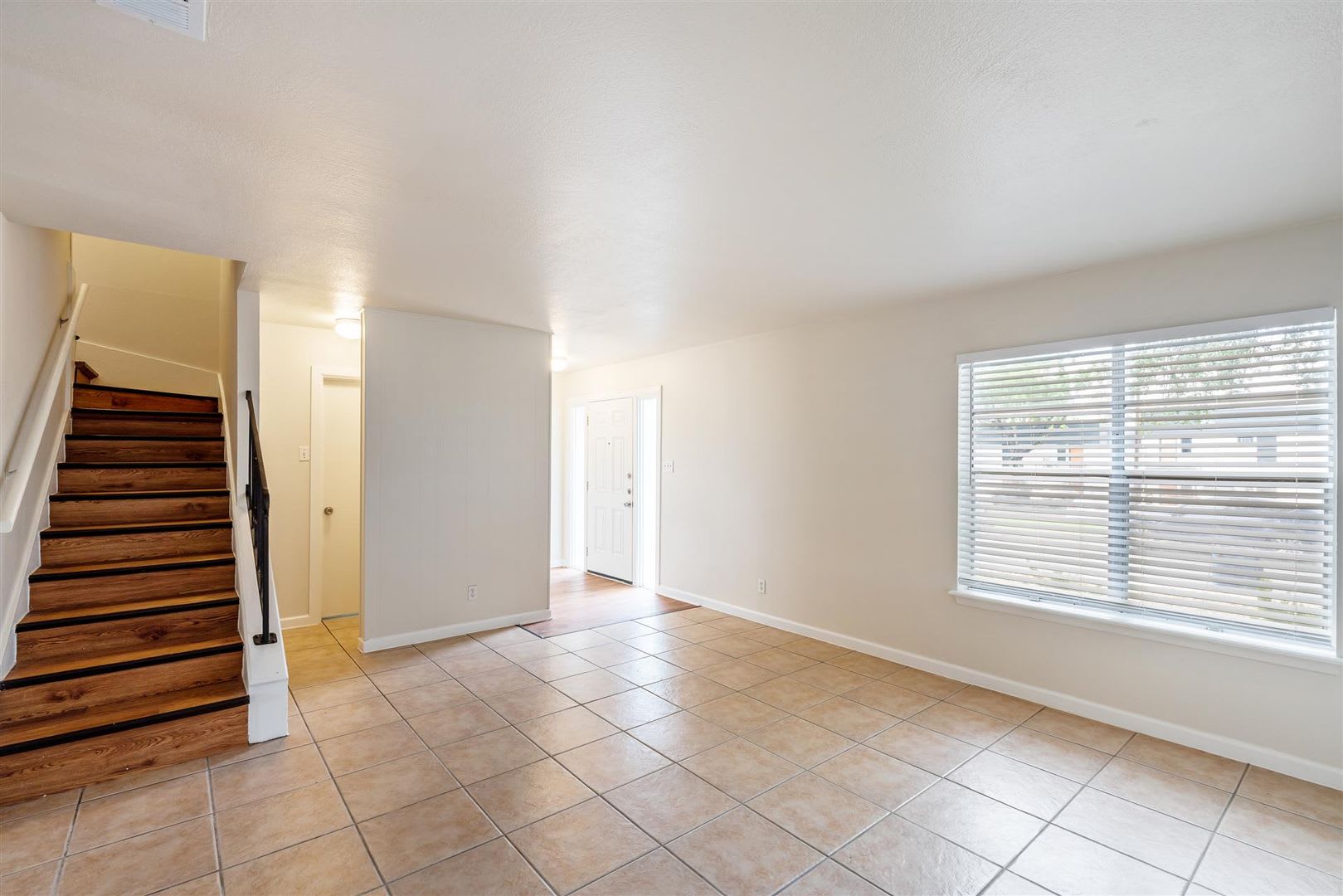 Remodeled townhouse – photo 3
