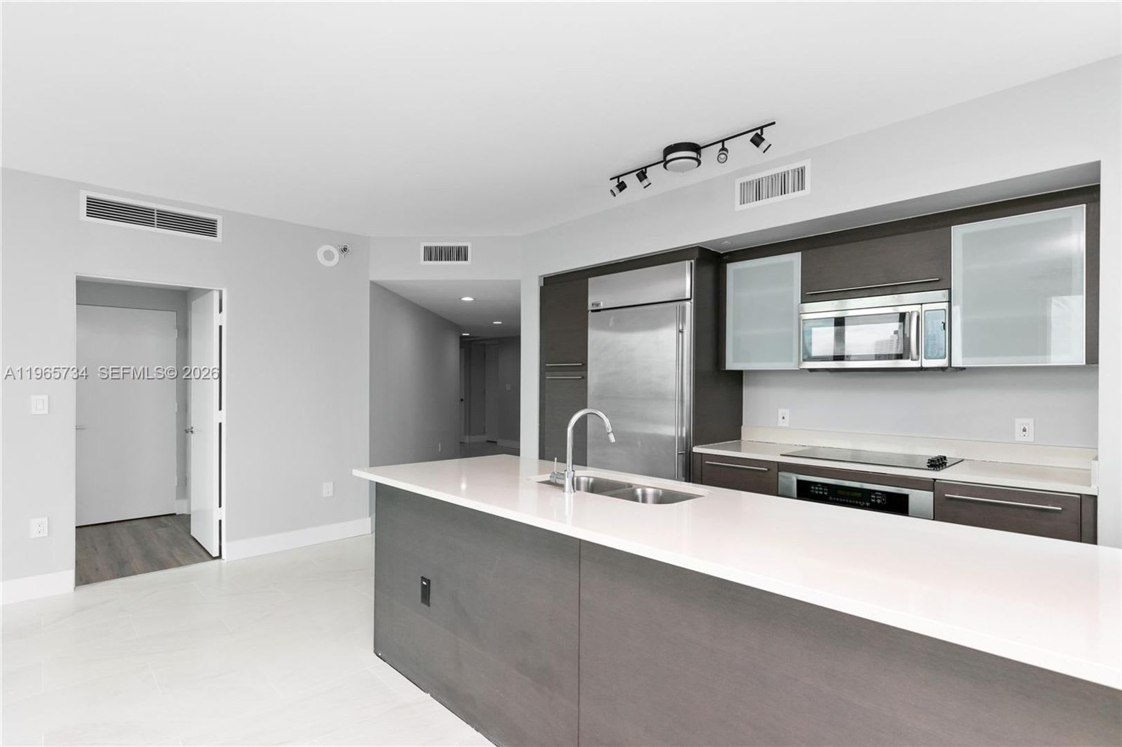 500 Brickell Avenue 1801 Miami Fl 33131 – photo 1