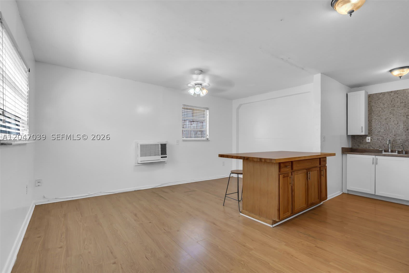 2809 SW 23rd Ter – photo 2