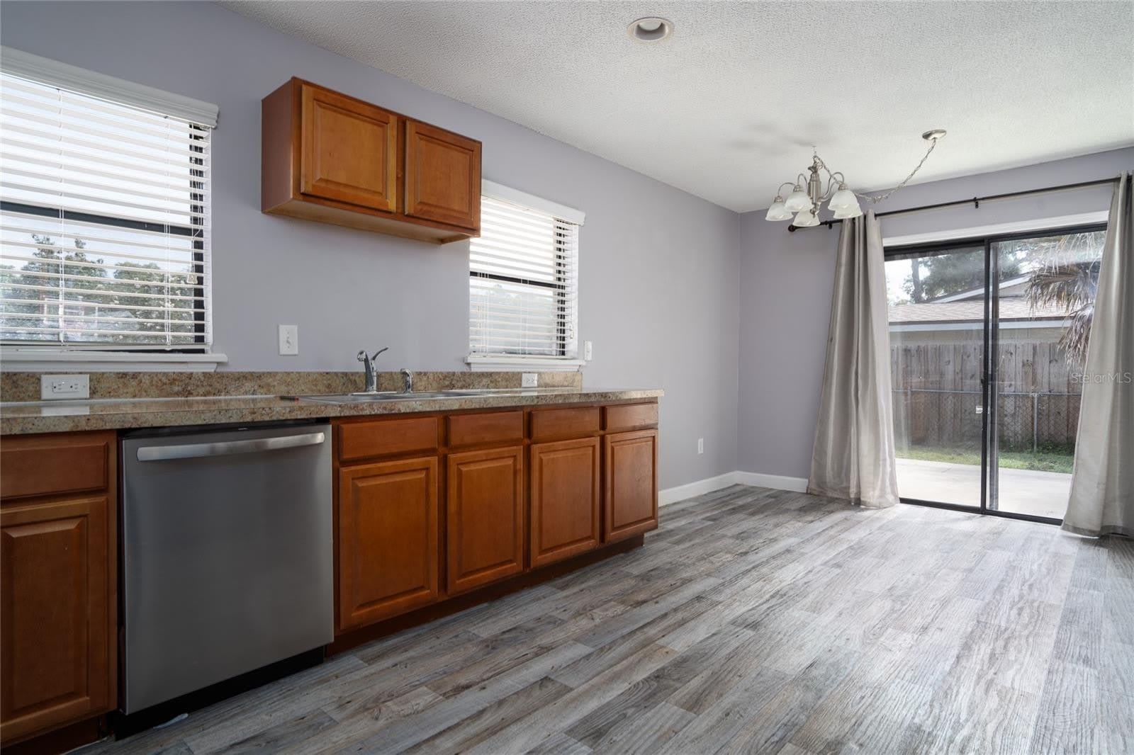 437 E Oakwood Avenue – photo 5