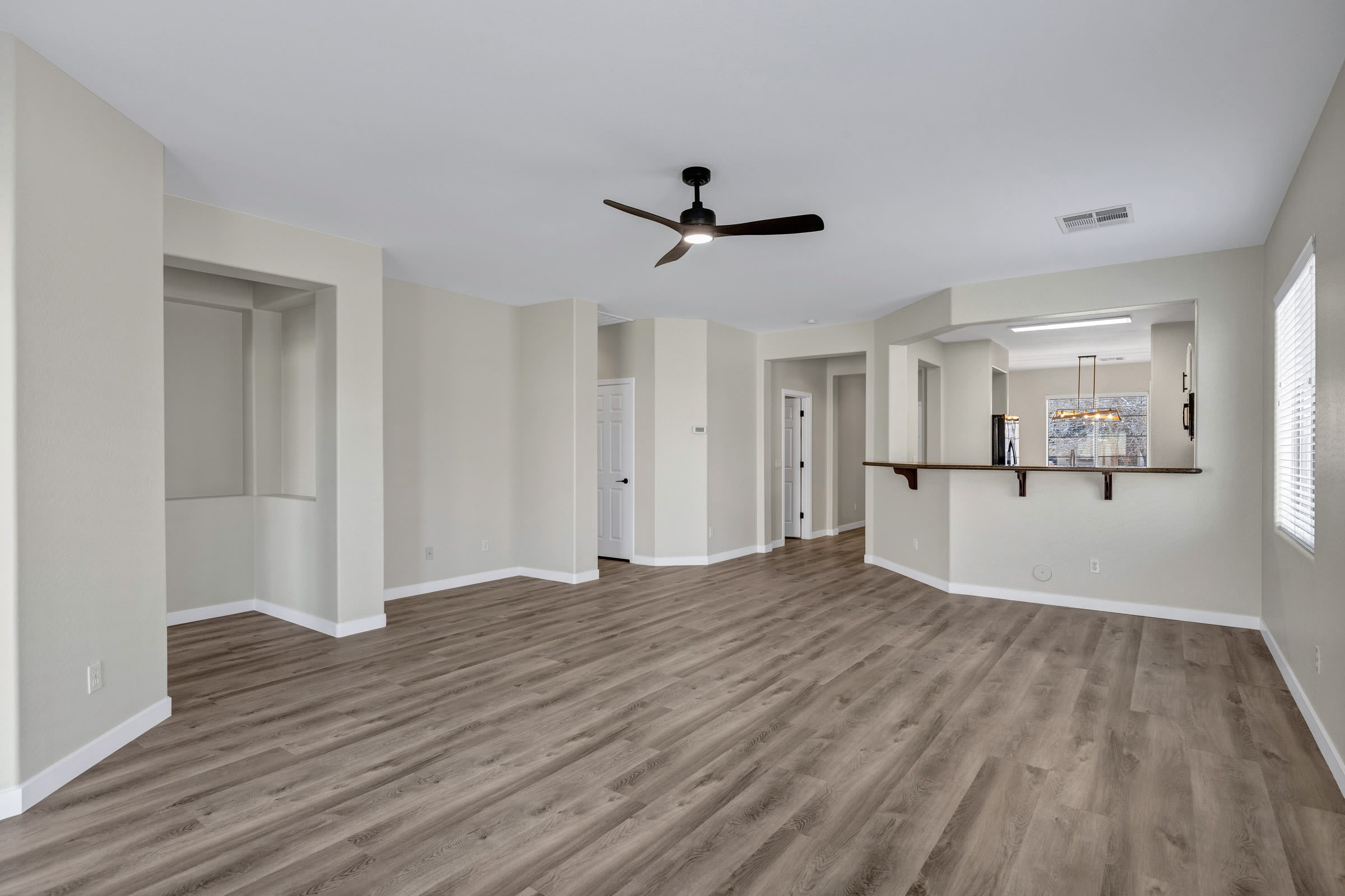 2408 West Tamarisk Avenue – photo 2