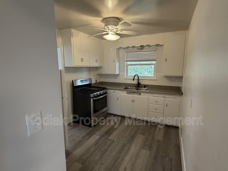 239 N Center St – photo 5