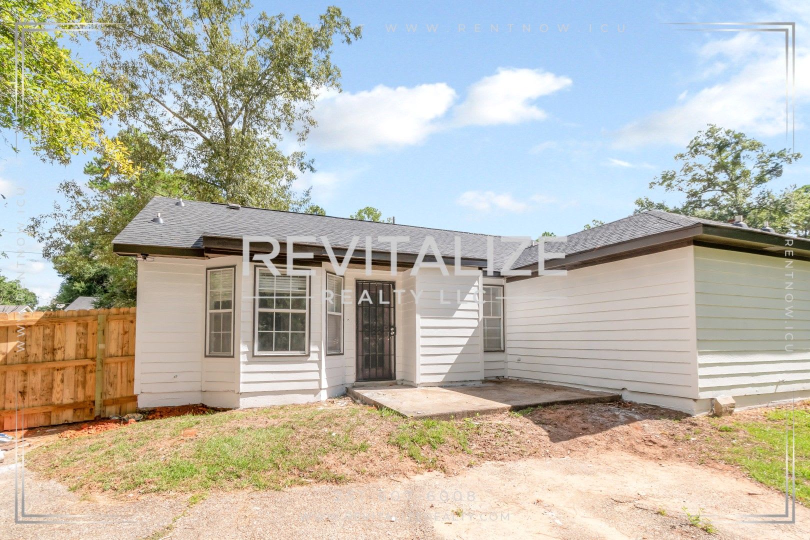 Move‑In Ready with Fireplace & Outdoor Storage – photo 4