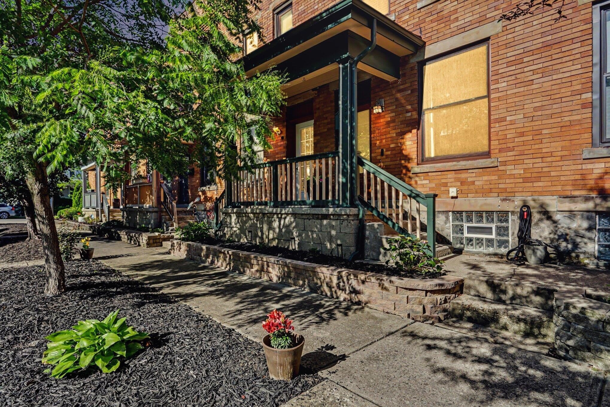 982 Highland Street – photo 1