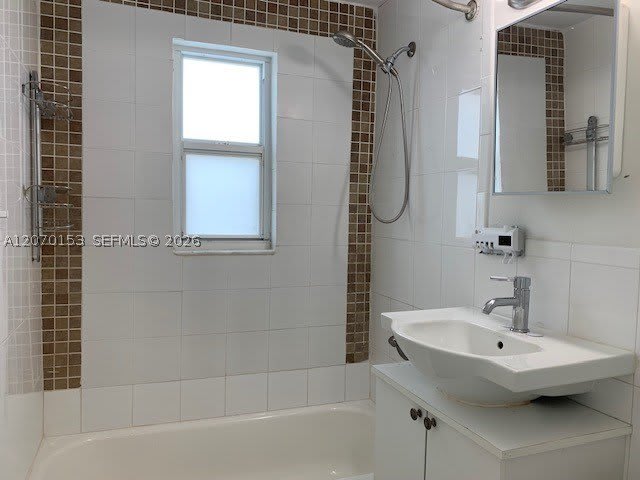 7207 Bay Dr – photo 5
