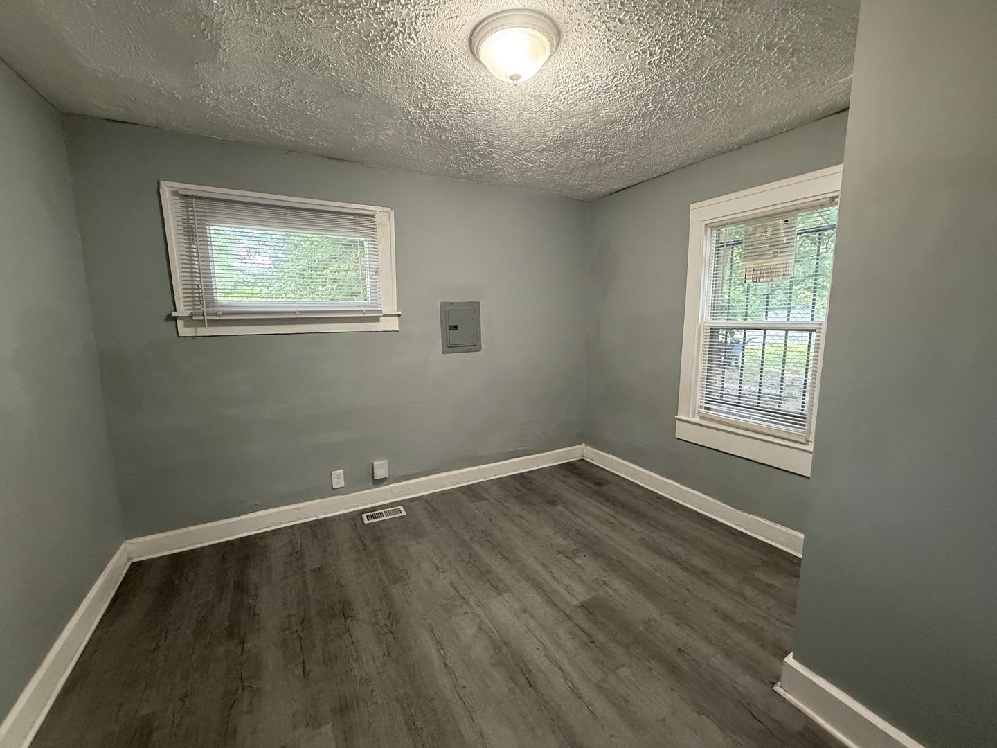 Cute & Updated 1 Bedroom Duplex – photo 4