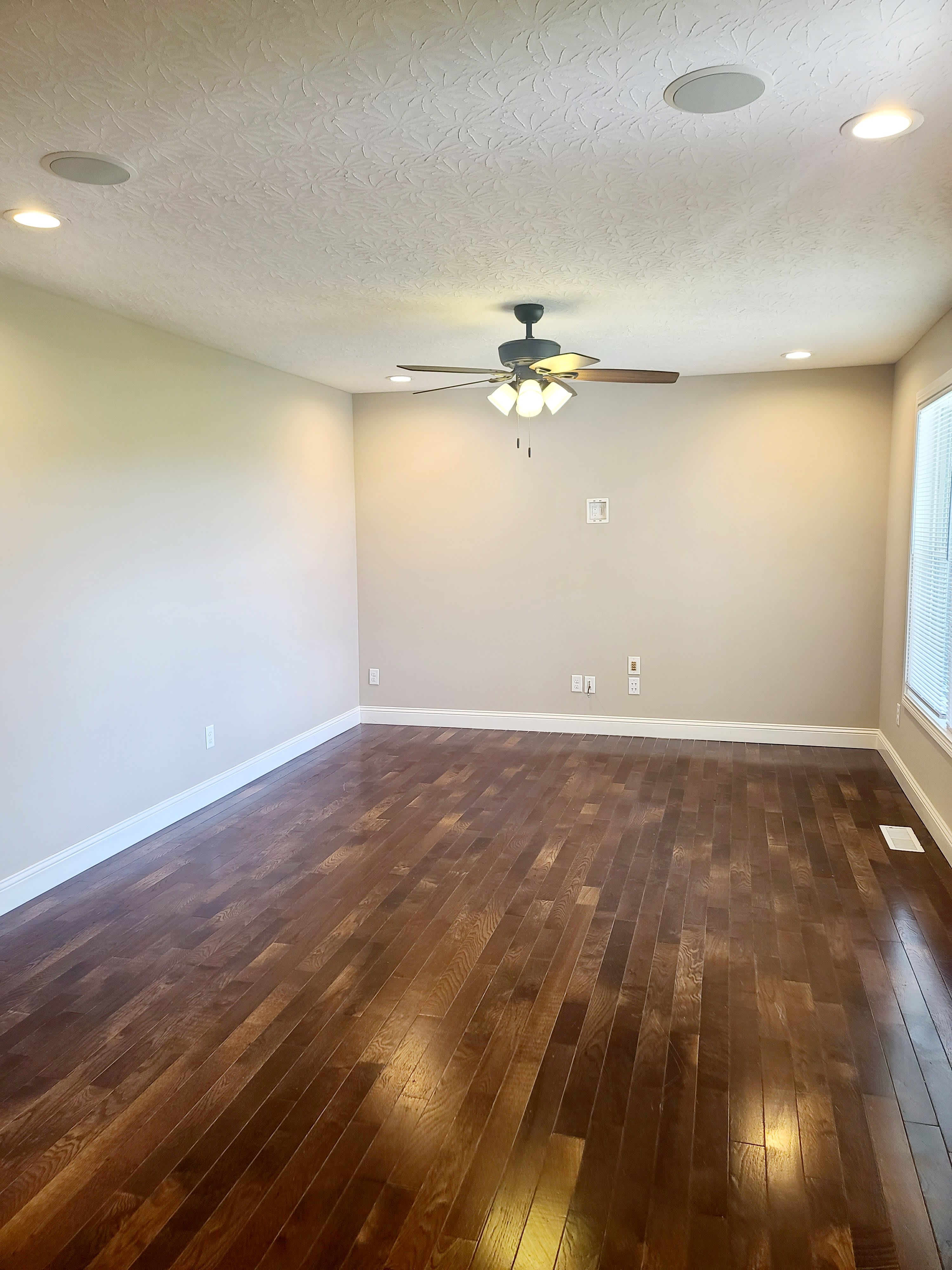 738 Hedge St – photo 2