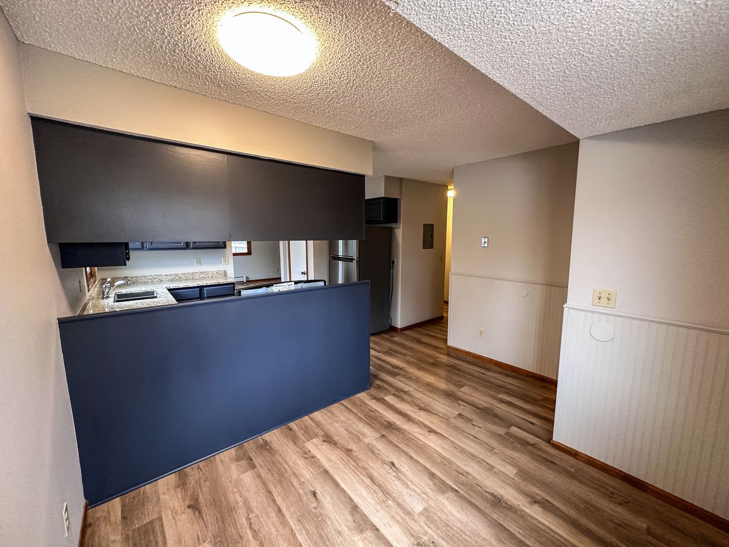 Large Updated 3-Bed 2-Bath Townhome w/ Garage, Available for an Immediate Move In. – photo 5