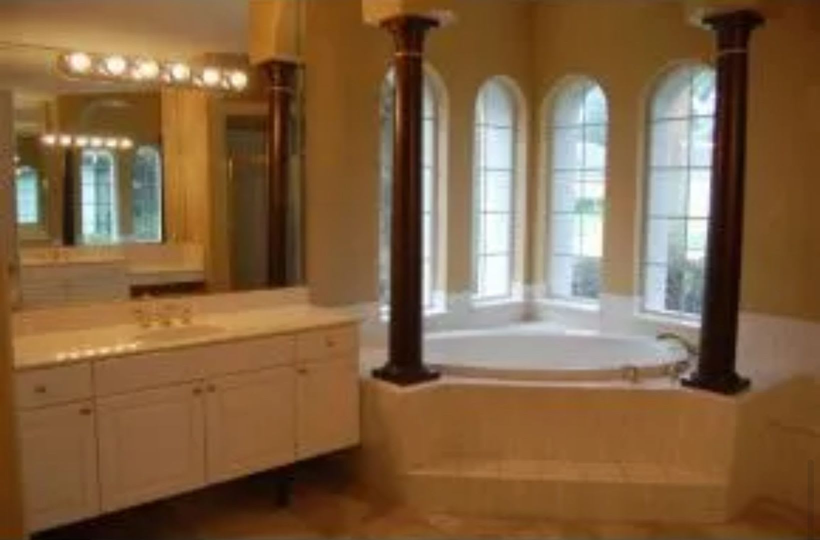 Spacious Renovated 3BR Home with Bonus Living Space in Desirable NE Ocala – photo 2