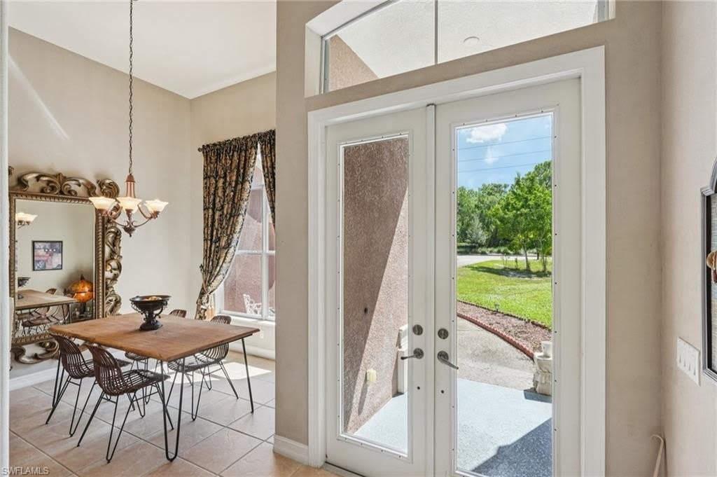 2621 Golden Gate Blvd W – photo 3