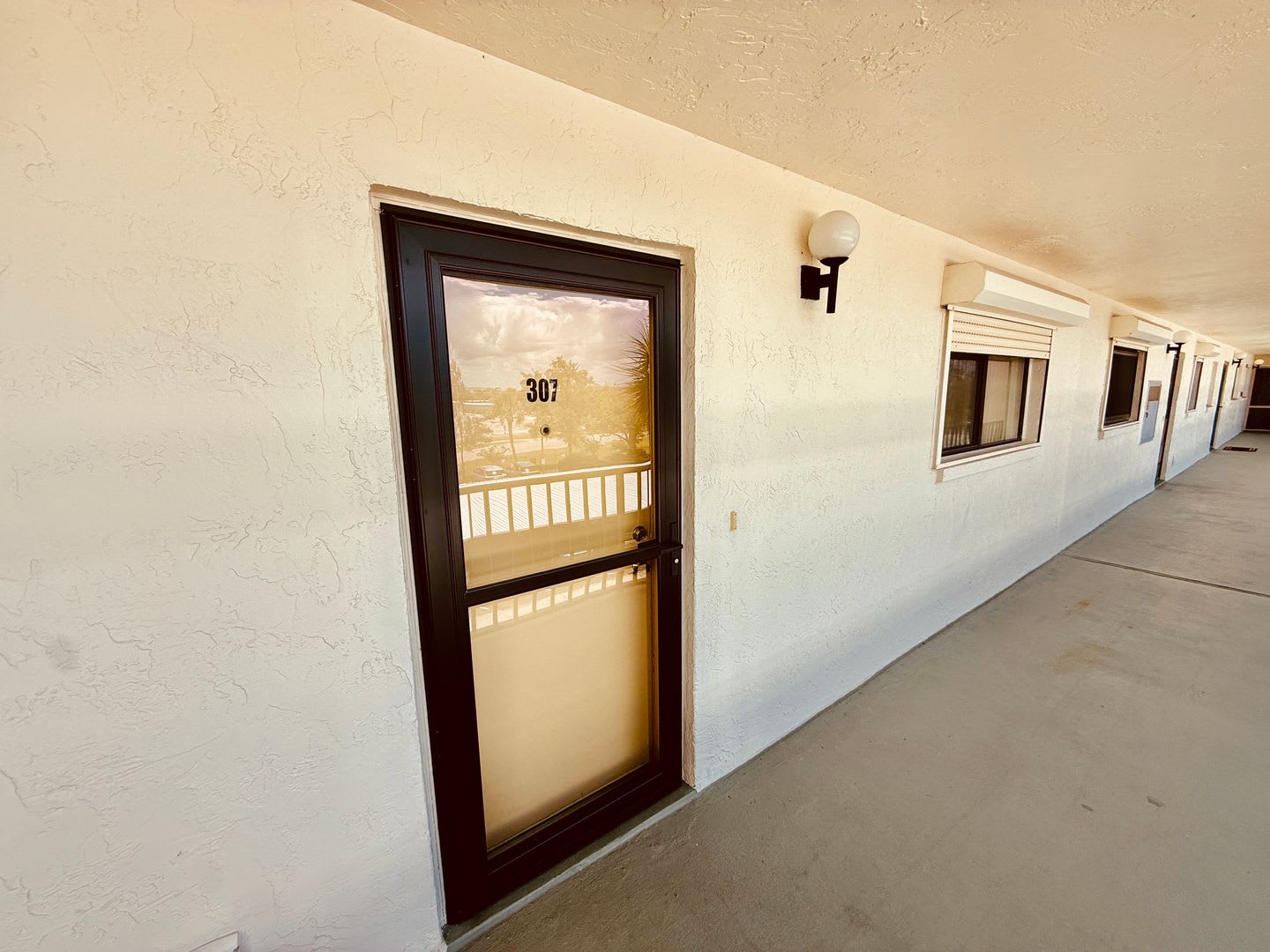BEAUTIFULLY UPDATED RIVERFRONT CONDO WITH SPECTACULAR ROCKET LAUNCH VIEWS – photo 2