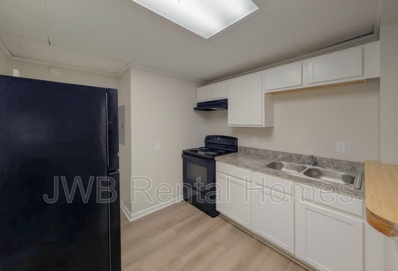 1204 Glencoe St #4 – photo 3