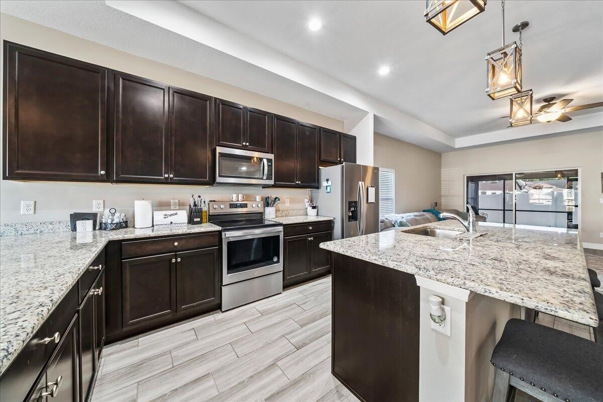 340 PALM BREEZES Drive – photo 4