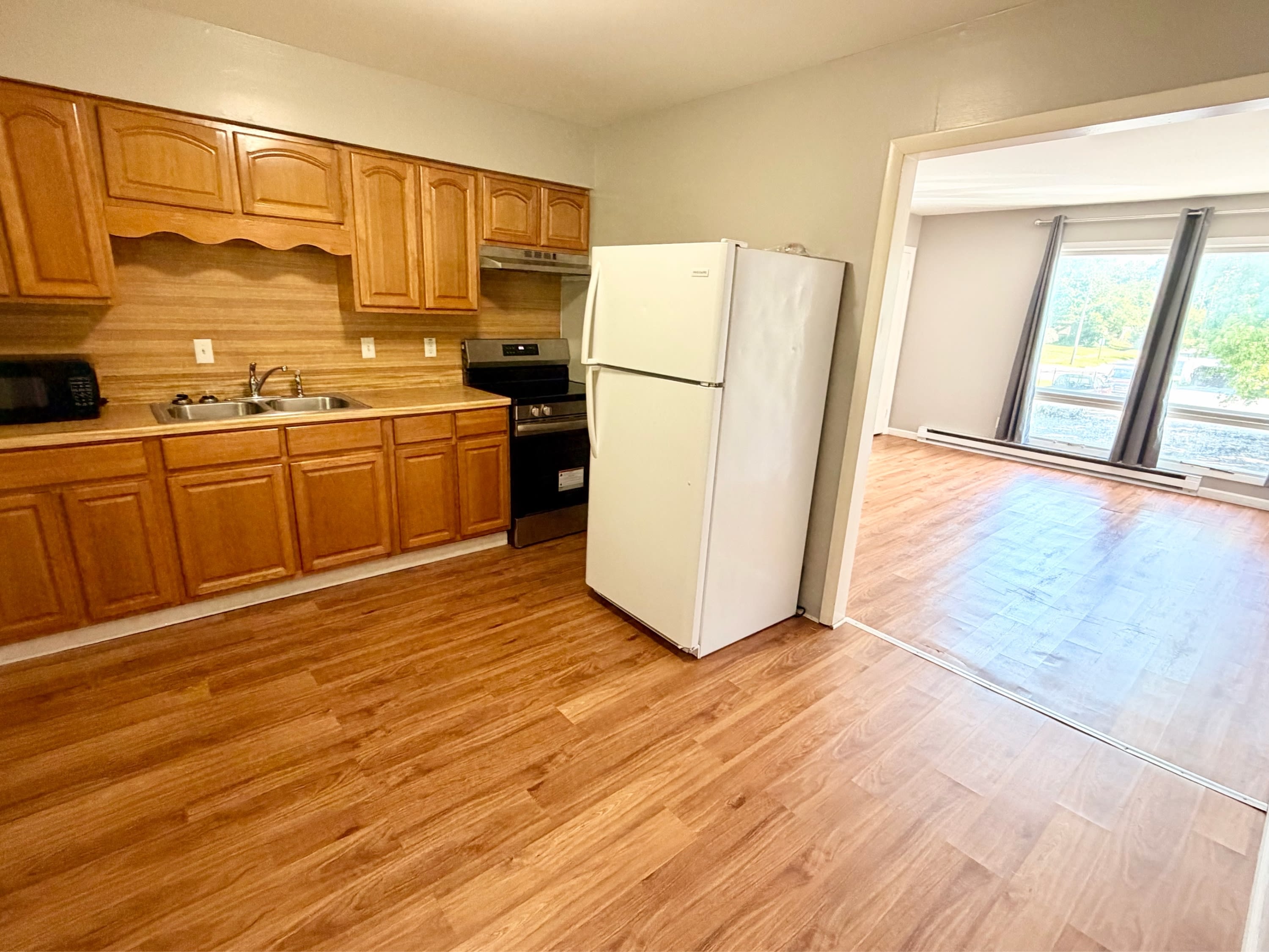 627 N Bryan Ave, Apt 9 – photo 2