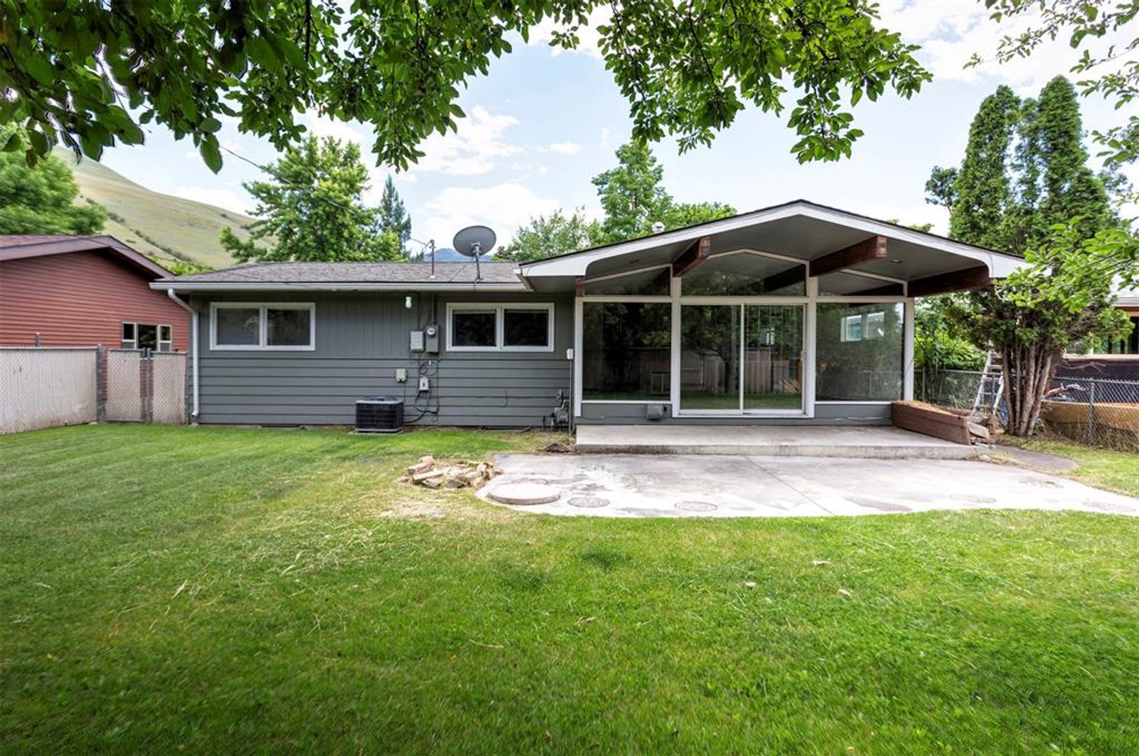 University Area Home – photo 4