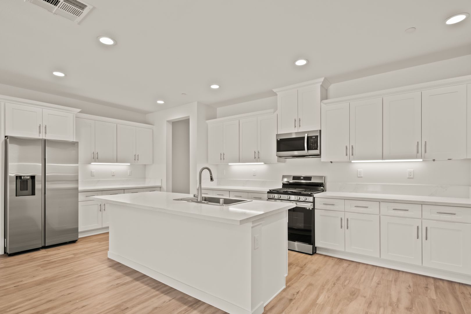 New Home in Gated Indian Palm Country Club – photo 5