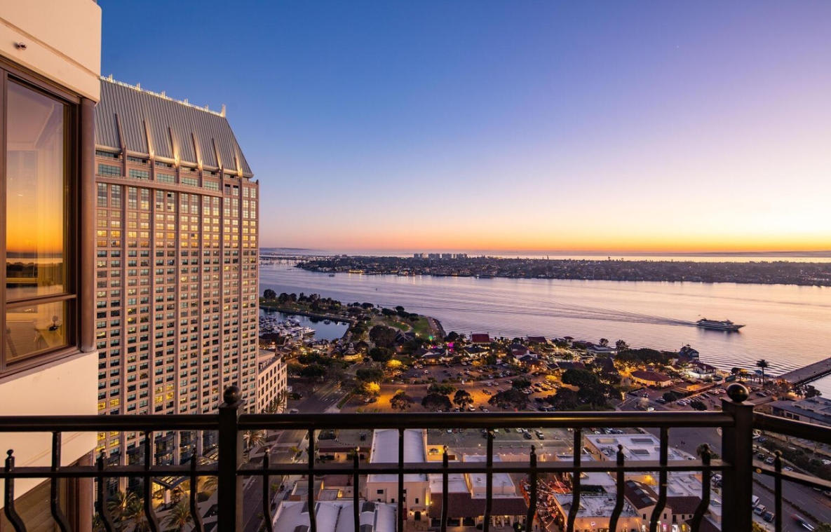 700 W Harbor Dr – photo 2