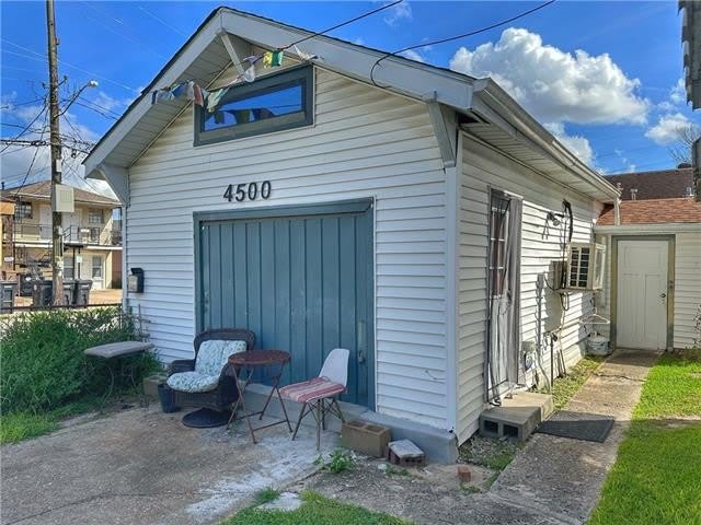 4500 BANKS Street – photo 1