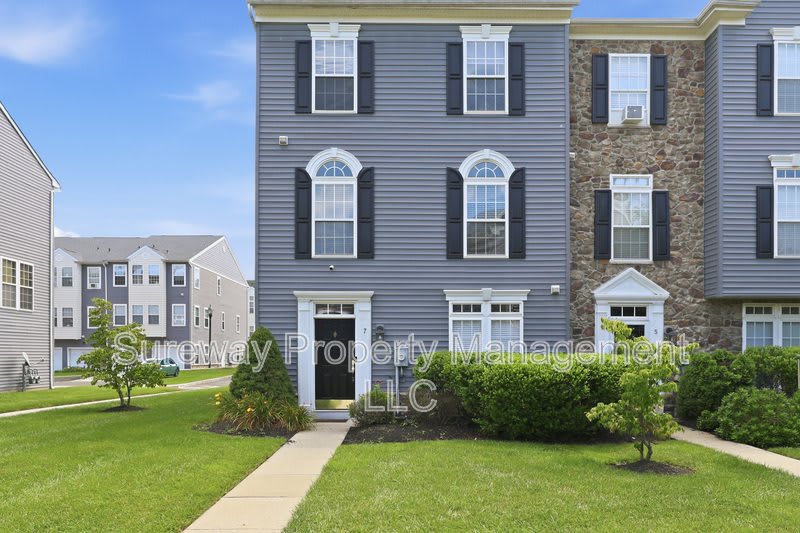 7 Swan Court – photo 1