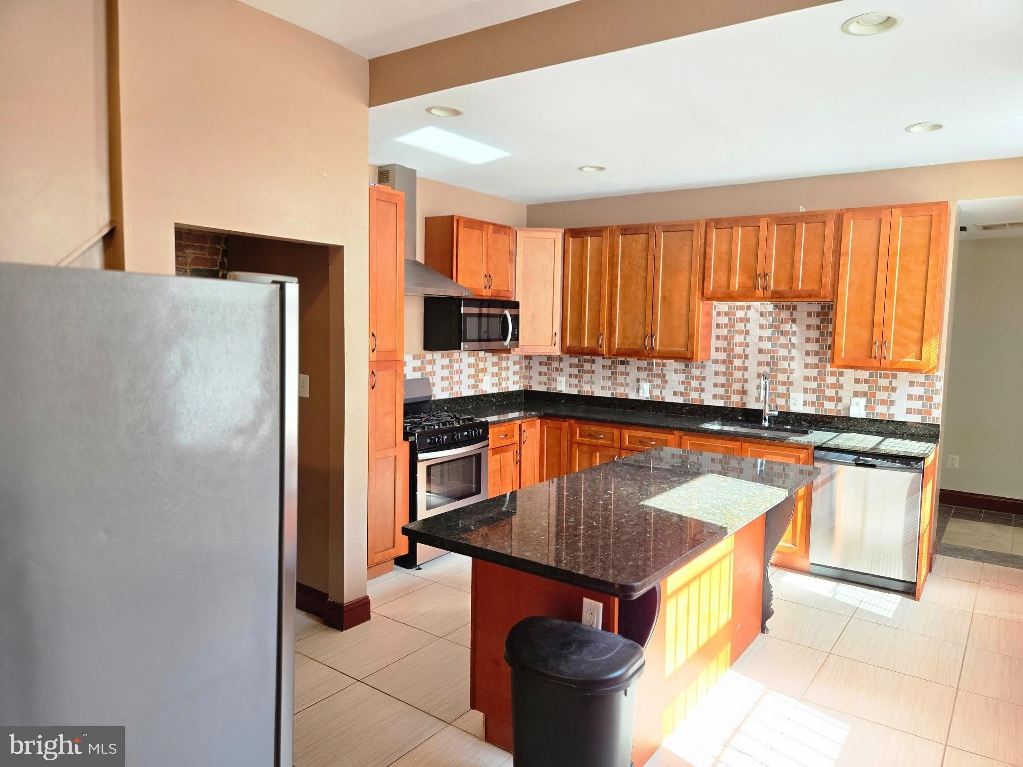 804 HOLLINS Street – photo 2