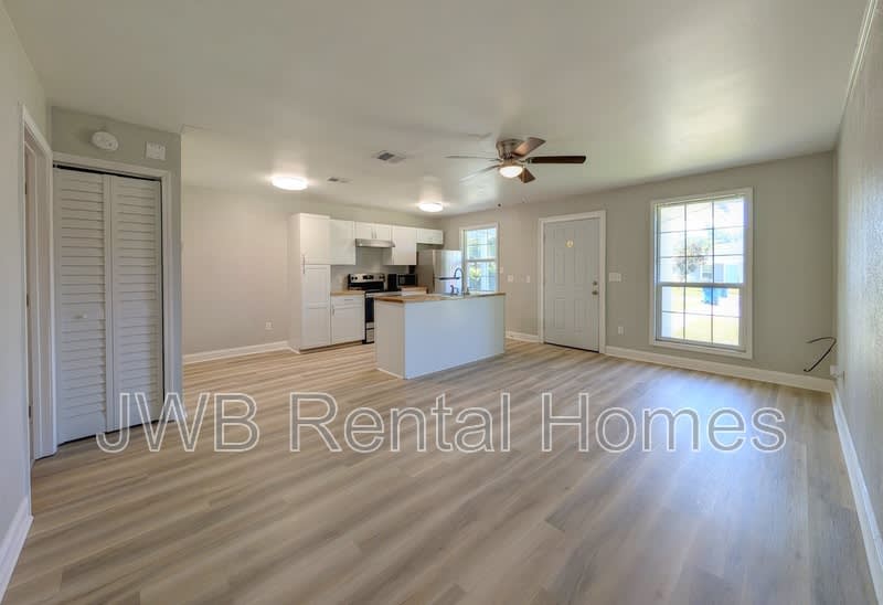 7815 Jasper Avenue – photo 3