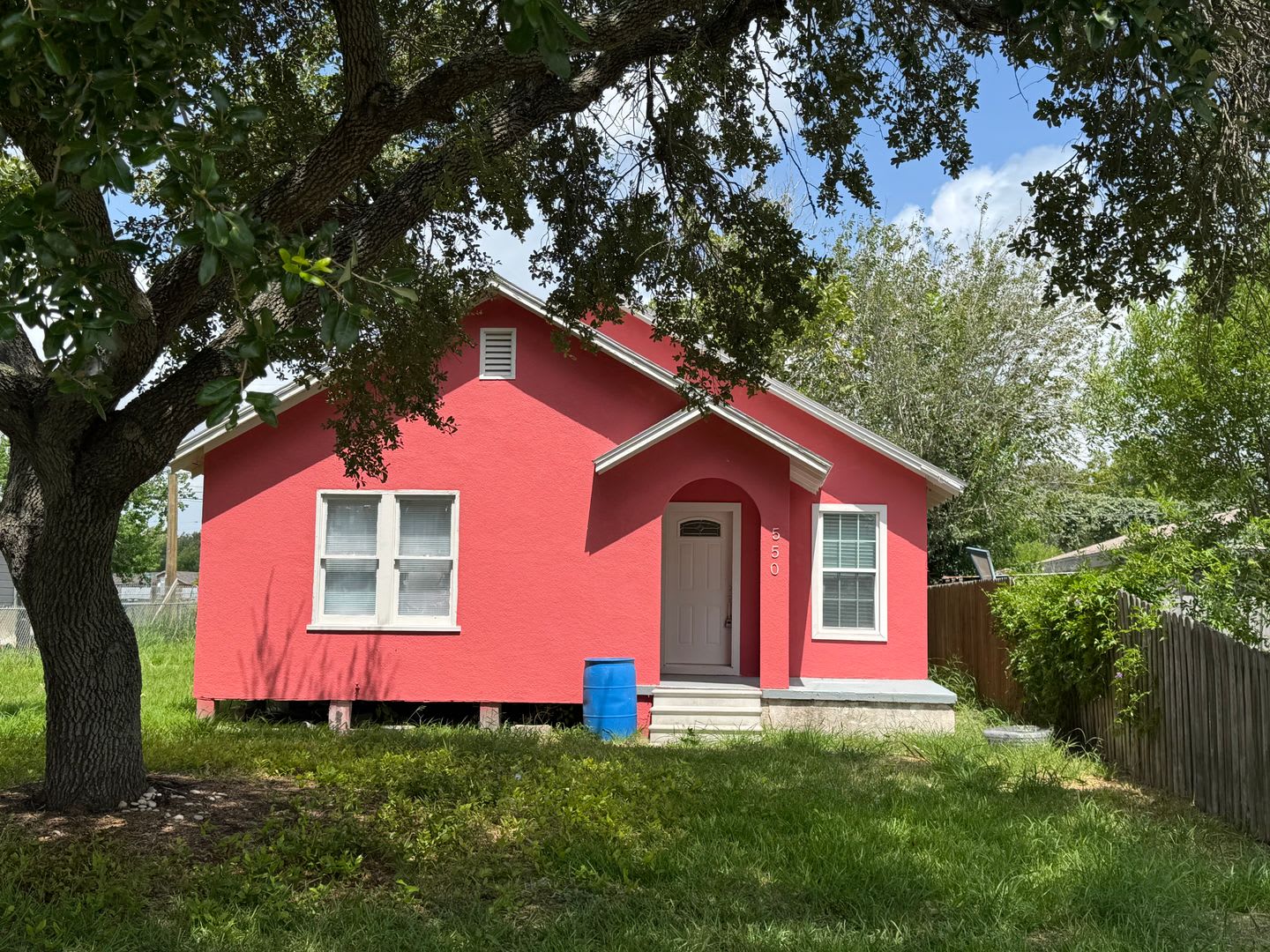 Cute Newly Renovated 2-Bedroom, 1-Bath Home – photo 1