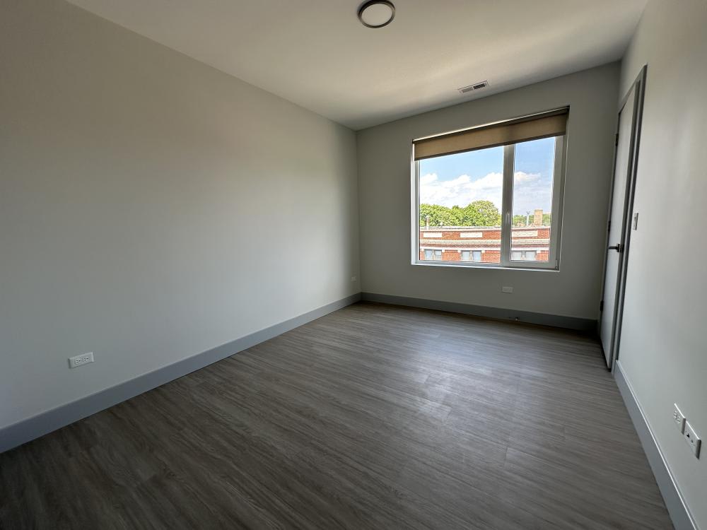 6355 N Glenwood Ave – photo 4