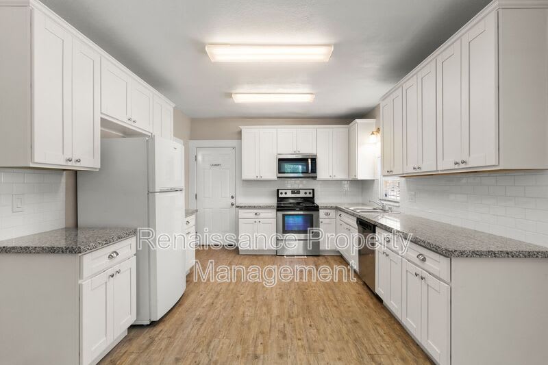 400 E Ellis Street – photo 2