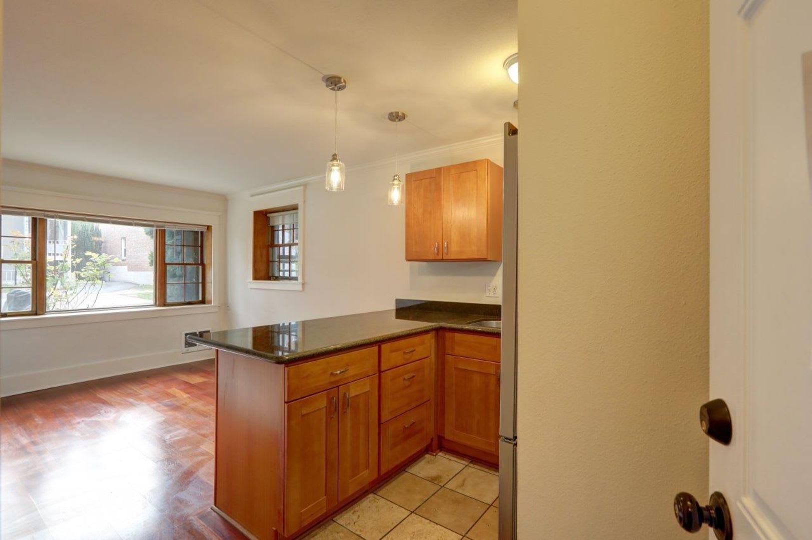 Gorgeous Urban Condo, Historic Features, Fantastic Location!!! – photo 2