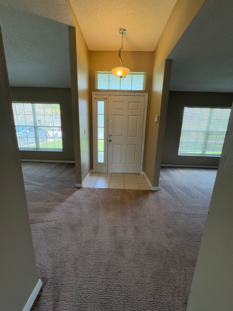 Resort-Style 4-Bedroom Pool Home with Hot Tub – photo 2