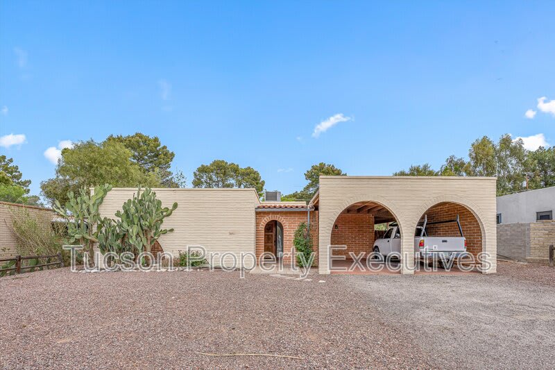 3534 North Palmer Drive – photo 1