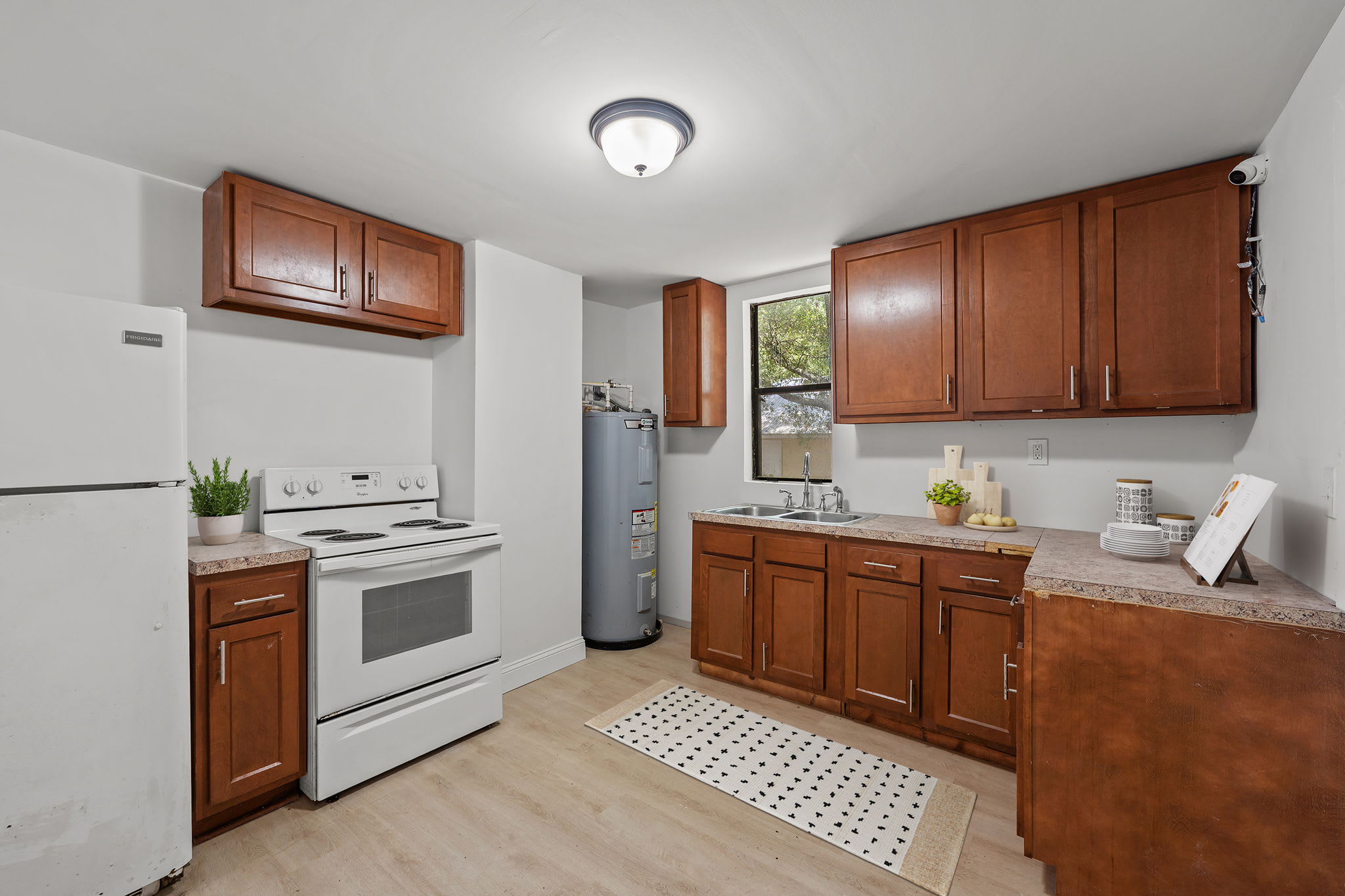 647 Pippin St – photo 3