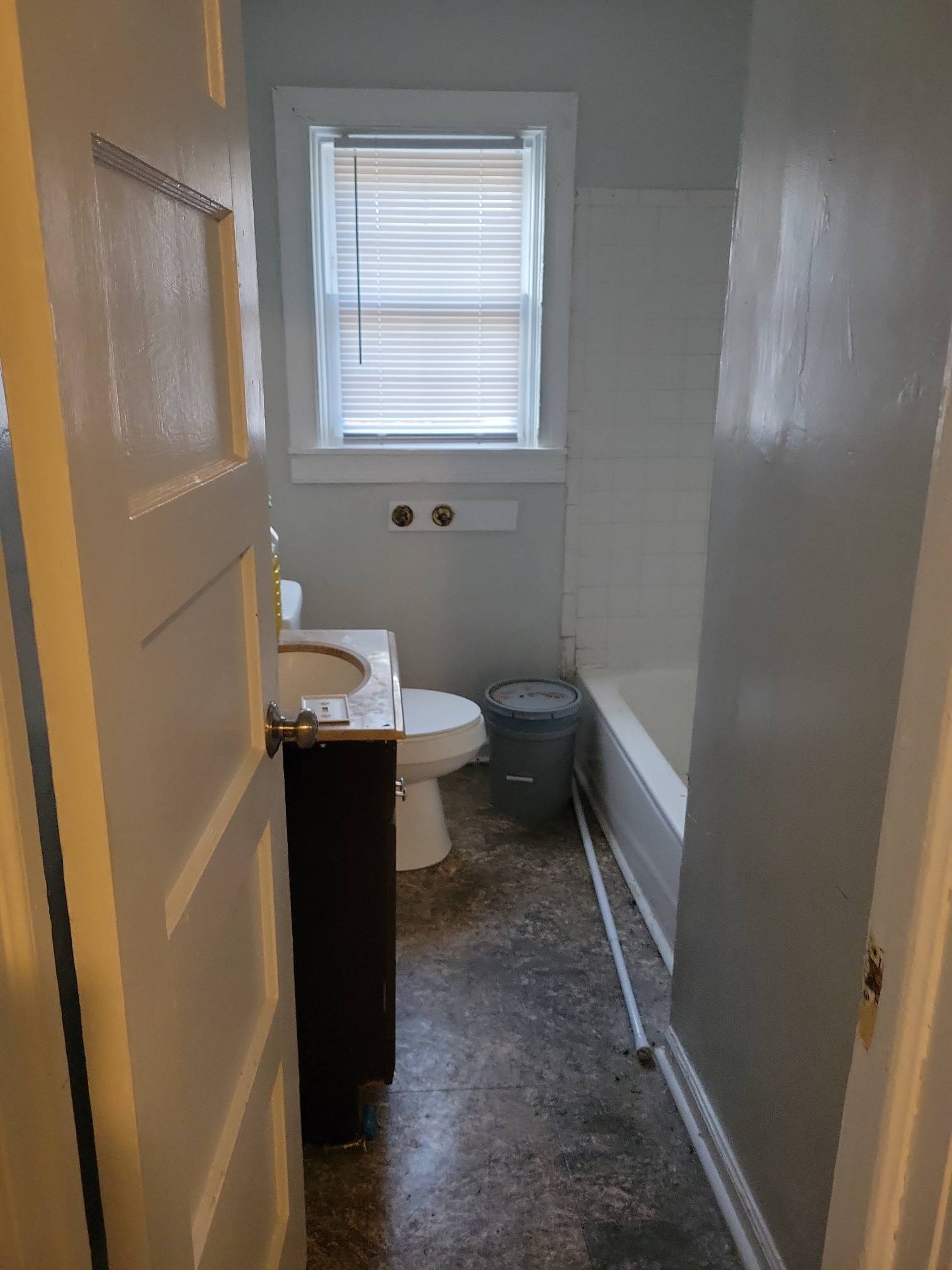 1819 Grayson St – photo 4