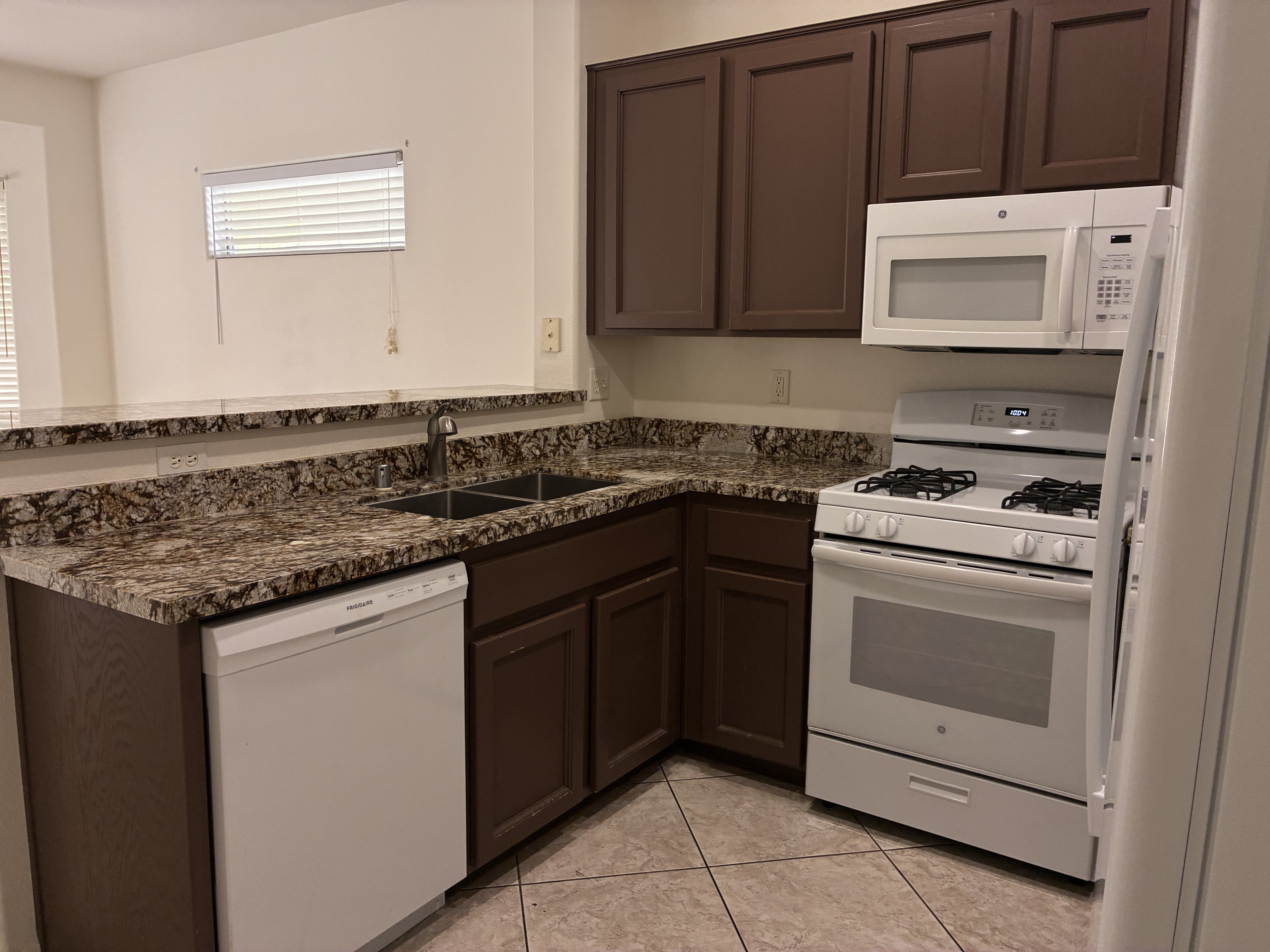2581 Leighton Ave – photo 2