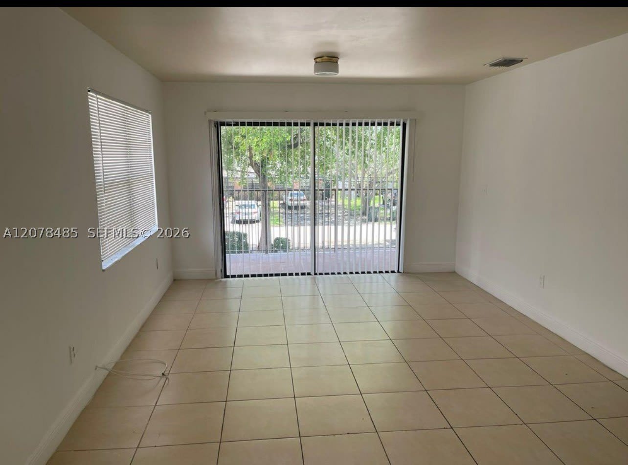 1017 SW 8th St – photo 2