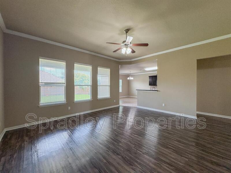 406 Banbury Dr – photo 2