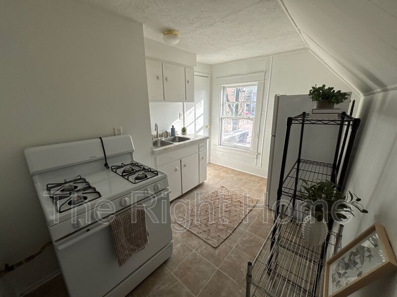 3021 Harney St – photo 4