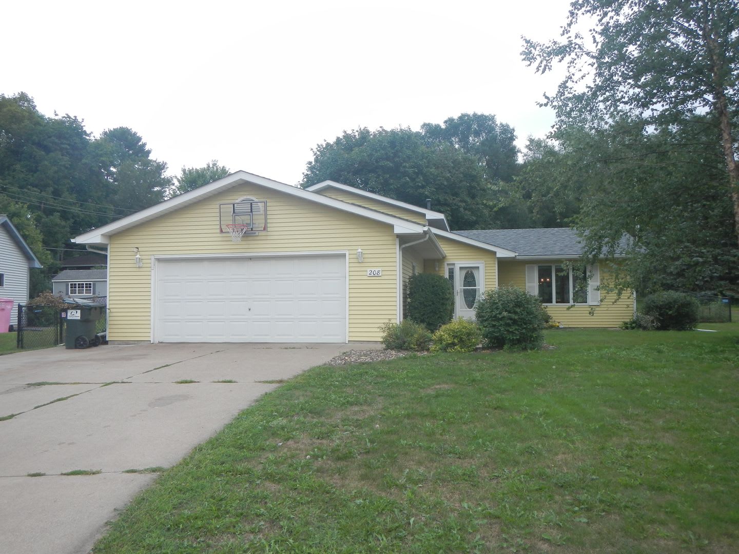 Spacious 3-Bedroom Home in Hudson – photo 1