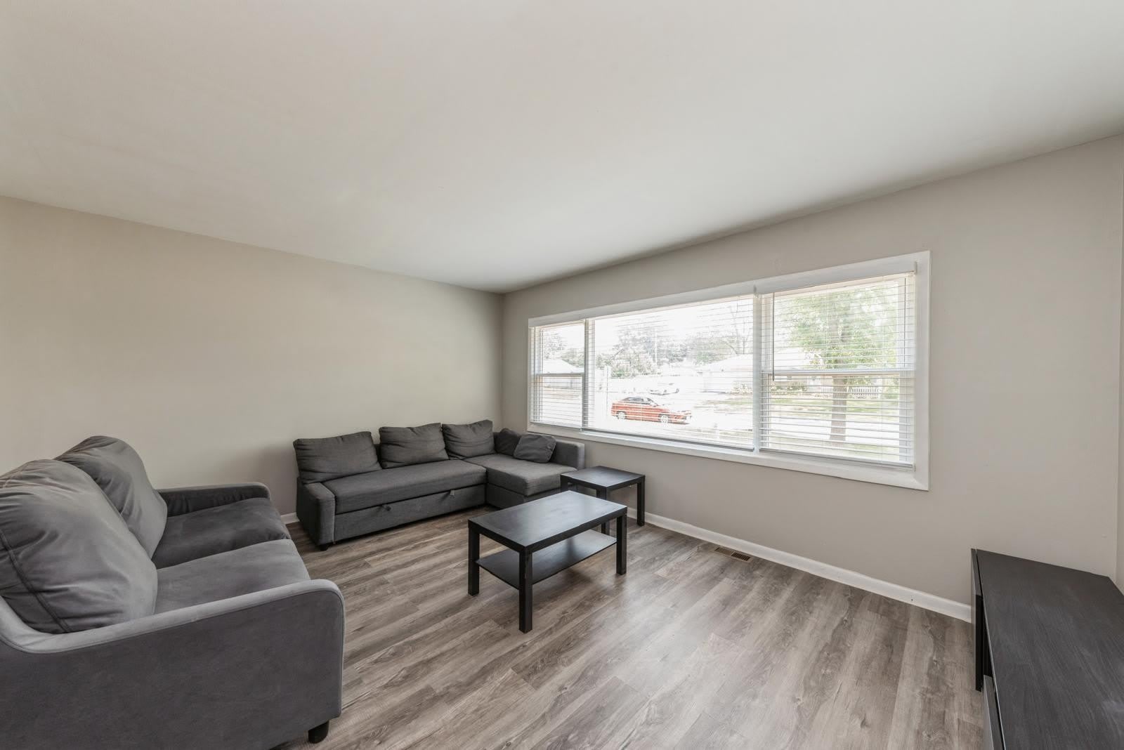 856 E Capri Drive – photo 2