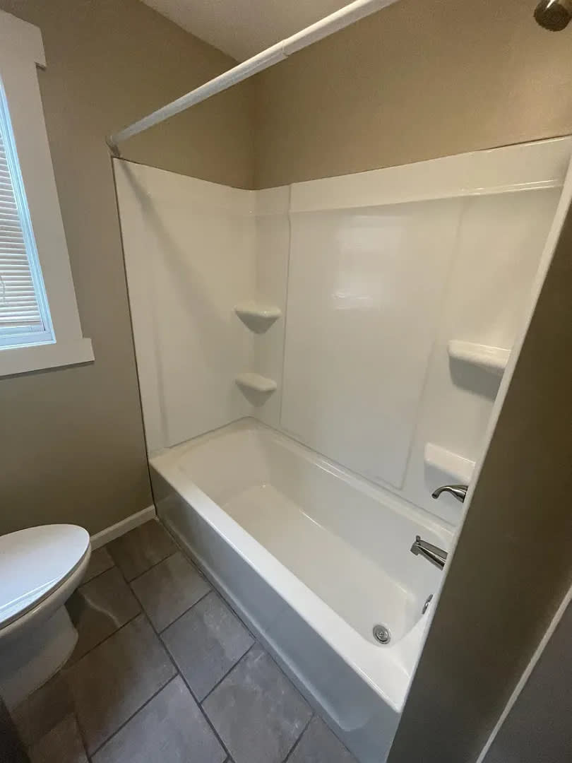 Great location in the heart of Bloomington! 5 Bedrooms – photo 4